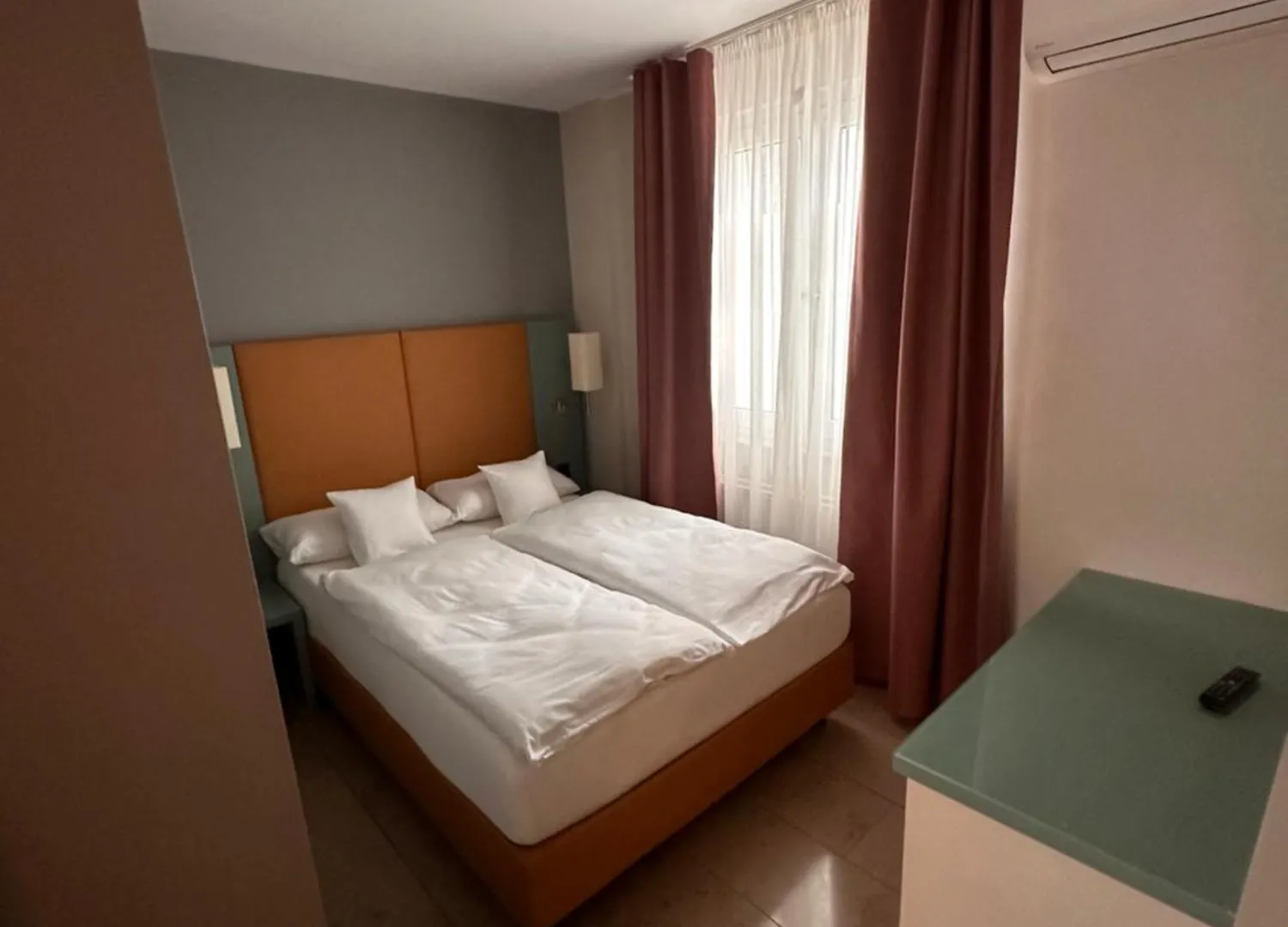 Devin Art Hotel Düsseldorf Almanya