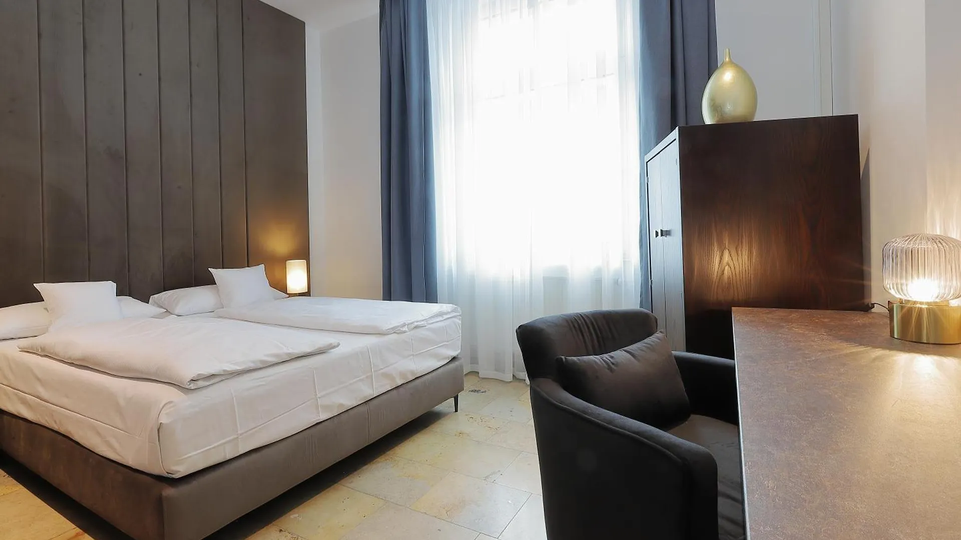 Devin Art Hotel Düsseldorf 4*,