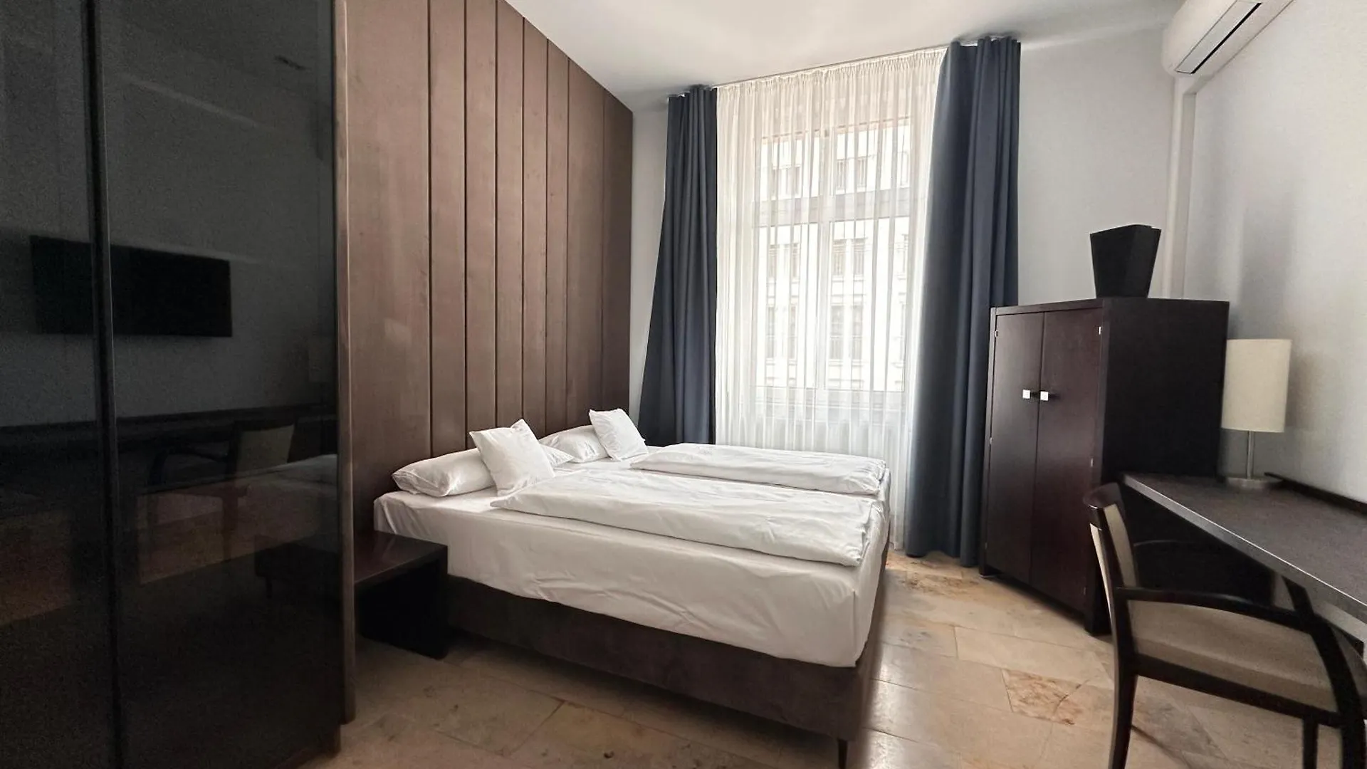 Devin Art Hotel Düsseldorf 4*,  Almanya