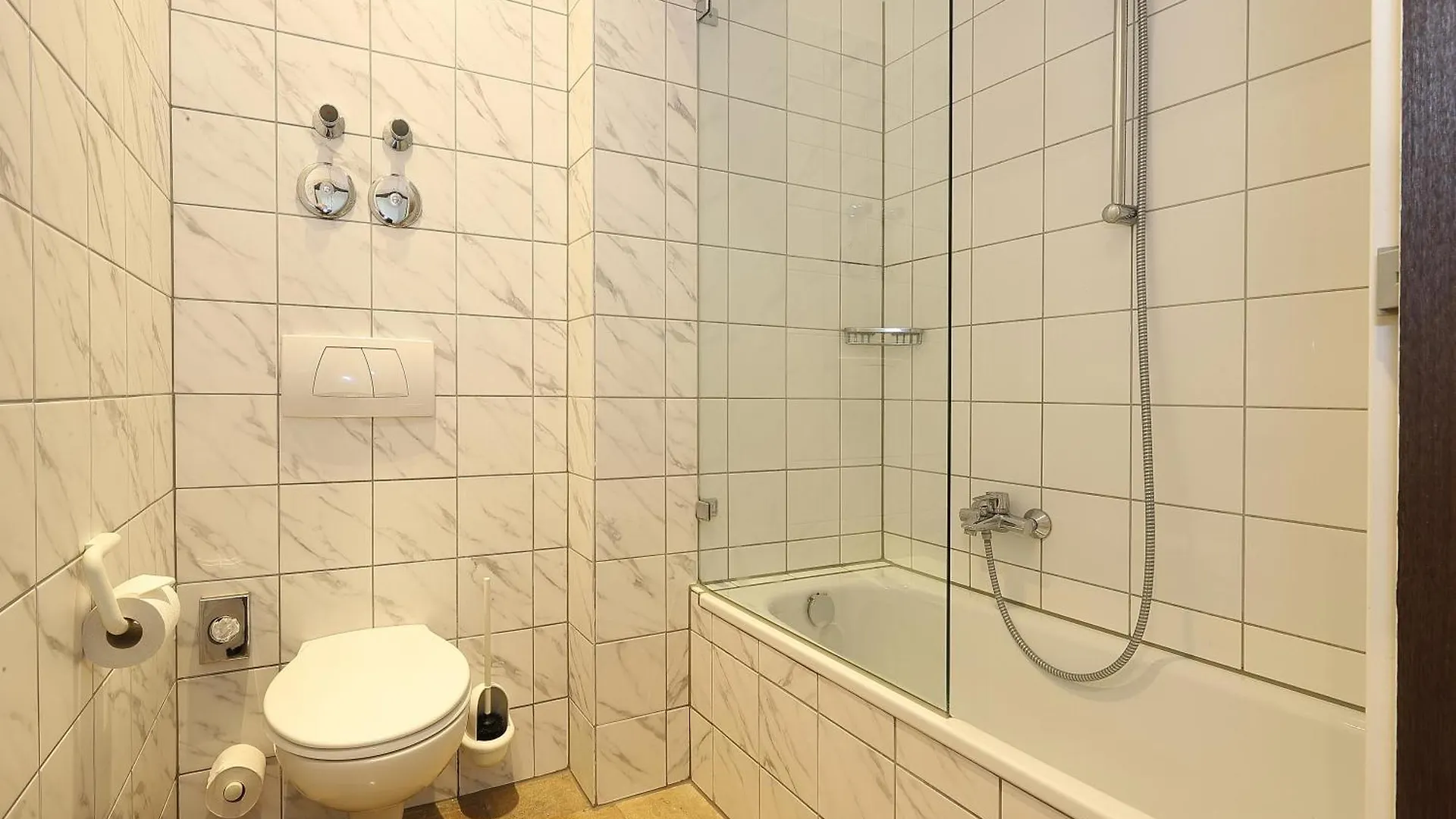 ****  Devin Art Hotel Dusseldorf Germany