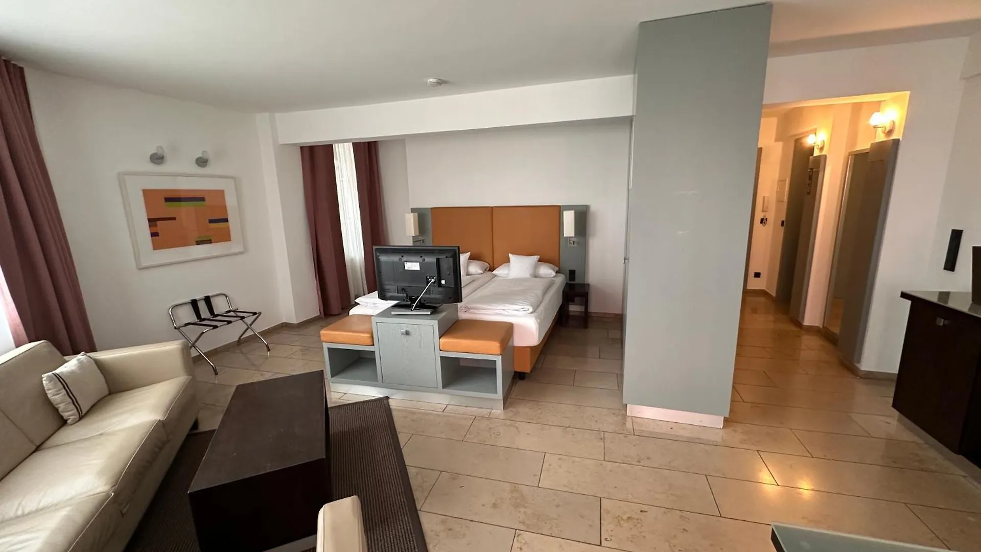 Devin Art Hotel Dusseldorf 4*,